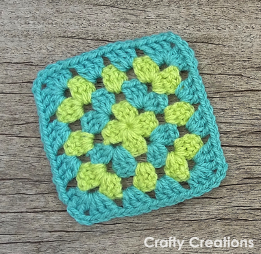 Basic granny square crochet pattern in alternating turquoise and lime rounds