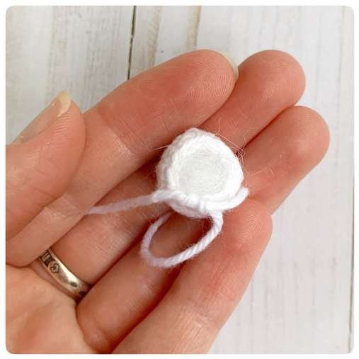 Original crochet frog tutorial photo 10, showing the small eye pieces and green eyelids.