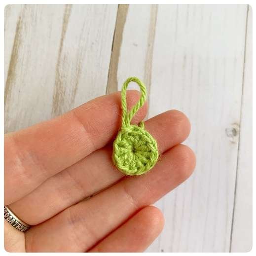 Original crochet frog tutorial photo 16, showing the little crochet paws and toes.