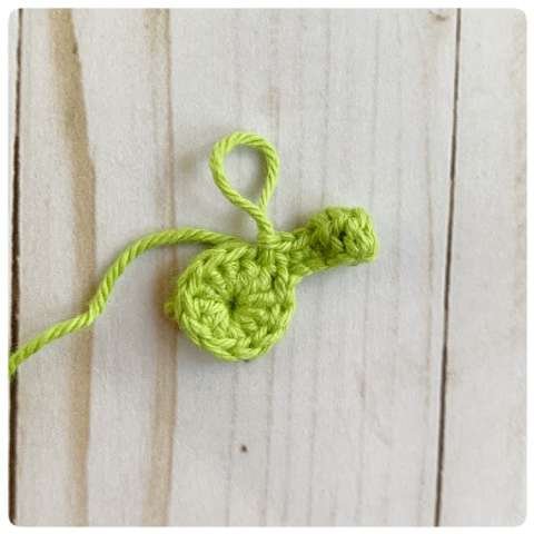 Original crochet frog tutorial photo 20, showing the little crochet paws and toes.