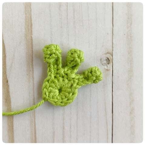 Original crochet frog tutorial photo 21, showing the little crochet paws and toes.