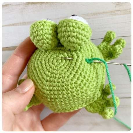 Original crochet frog tutorial photo 53, showing the tongue and final decorative details.