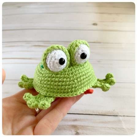 Original crochet frog tutorial photo 56, showing the tongue and final decorative details.